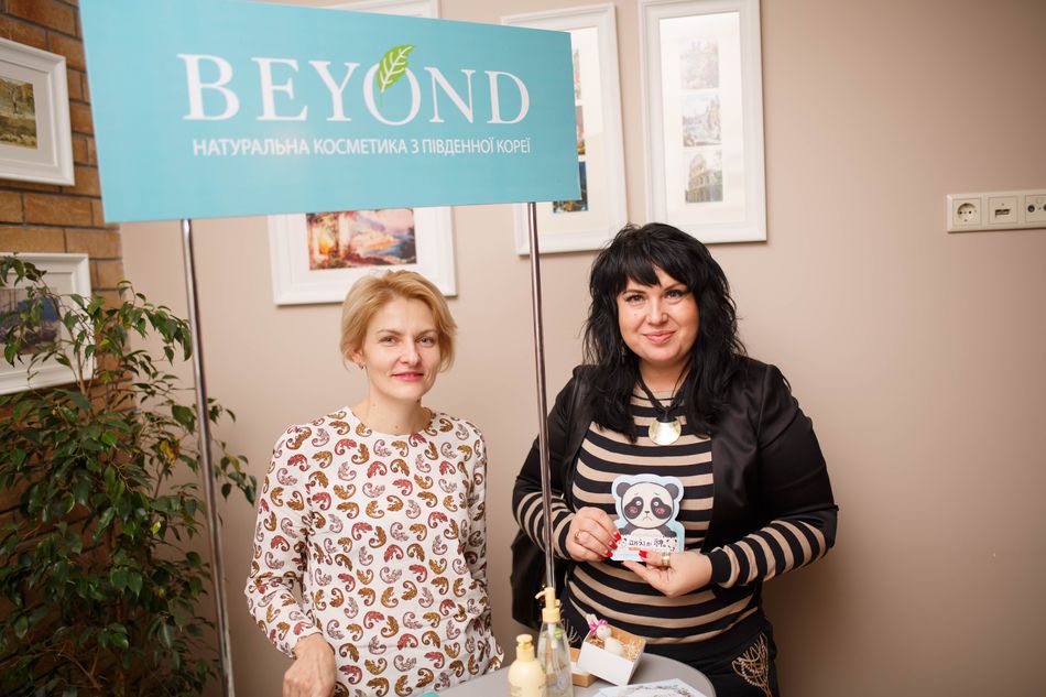 Каждая гостья получила в подарок маску от BeYond